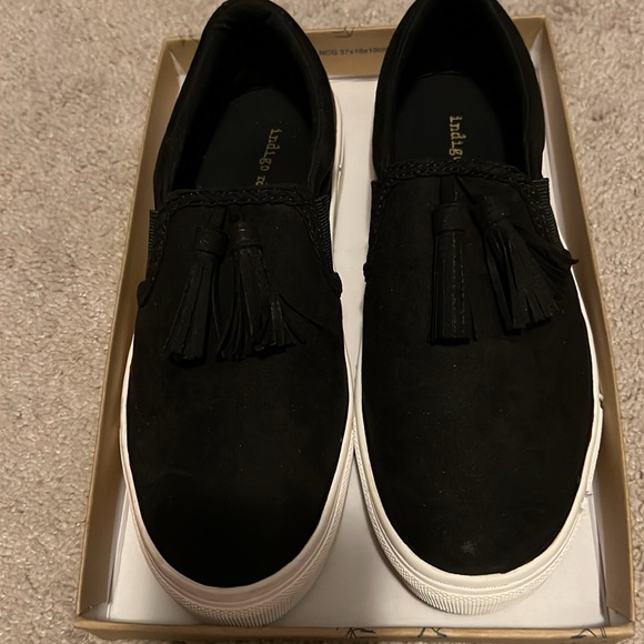 New Black Slip On Canvas Shoes By Indigo 
Never Been Worn, size 6.5 M - Picture 3 of 4